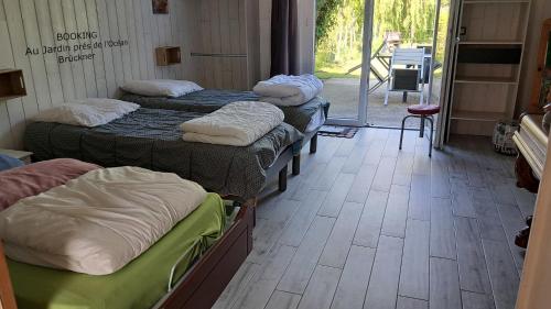 En eller flere senge i et værelse på Retour de Plage