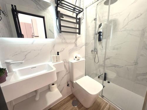 203 Studio with Kitchenette & Private Bath