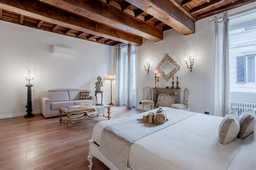 Trevi Fountain Elegant Apartment
