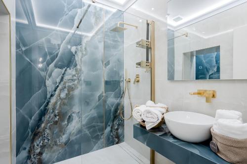 Trevi Fountain Elegant Apartment
