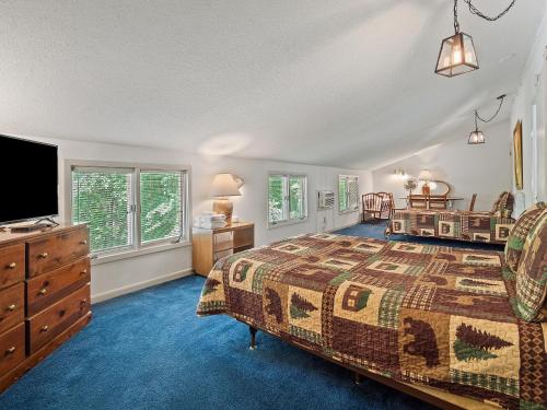 a bedroom with a bed and a flat screen tv at Clear Creek Escape - Double Decker Dock, New Green Fishing Lights! in Jasper