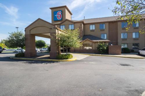 a hotel with a sign on the front of it at Motel 6-Indianapolis, IN - Airport in Indianapolis