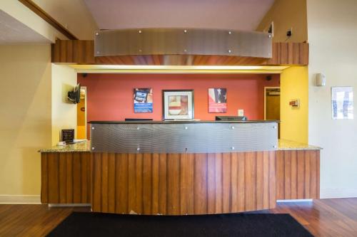 a view of the front counter of a restaurant at Motel 6-Indianapolis, IN - Airport in Indianapolis