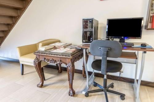 an office with a desk with a computer and a chair at Motel 6-Springfield, OH in Springfield