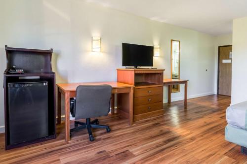 a room with a desk with a television and a chair at Motel 6-Springfield, OH in Springfield