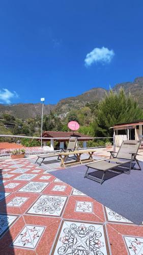 Vista general d'una muntanya o vistes d'una muntanya des de l'hostal o pensió