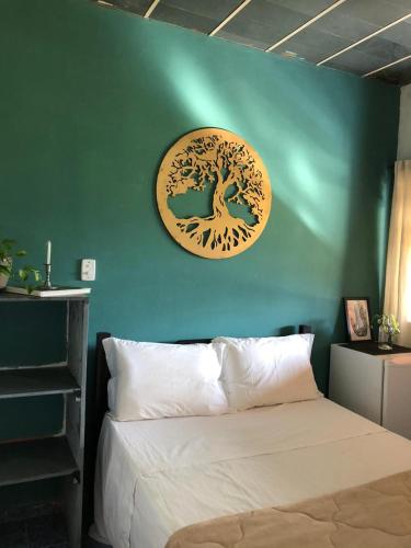 a bedroom with a donut on a green wall at Chalés Vale Encantado - Serra do Cipó in Jaboticatubas