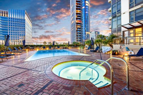 a pool in the middle of a city with buildings at Electra Building 2bed - Views Pool Sauna Spa in San Diego