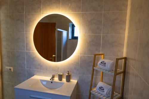a bathroom with a sink and a mirror at Casa Da Eira Caramulo in Varzielas