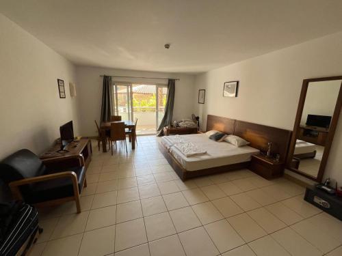Llit o llits en una habitació de Vila Verde cozy studio