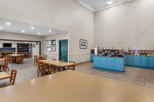 a restaurant with tables and chairs and a counter at Country Inn & Suites by Radisson, Beckley, WV in Beckley