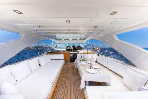 Yacht Mangusta
