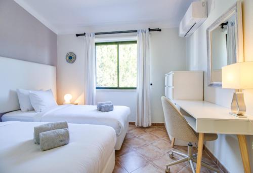 Duplex Apt with Pool, Unoverlooked Private Balcony, Wi-Fi & AC