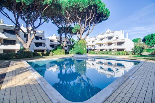 Duplex Apt with Pool, Unoverlooked Private Balcony, Wi-Fi & AC