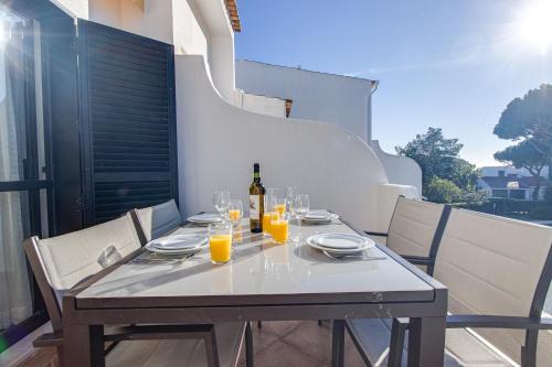 Duplex Apt with Pool, Unoverlooked Private Balcony, Wi-Fi & AC