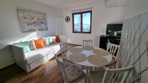 Mediterranean House - Forest Marjan