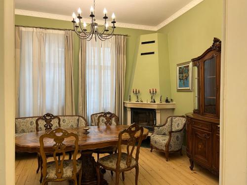 Belview Apartment with Panoramic Old Town View