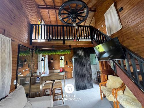 an overhead view of a living room and dining room with a tv at Chalé do Campinho - Rancho Queimado/SC in Rancho Queimado
