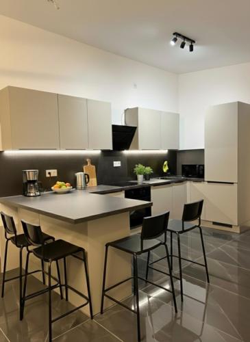 Foto Quiet Courtyard Apartment - Easy Parking & Quick Bus to City Center 1