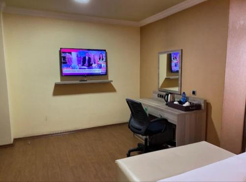 TV in/ali zabaviščno središče v nastanitvi Addis Ababa Hotel