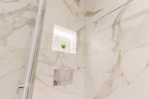 E&Y Luxury Apartment
