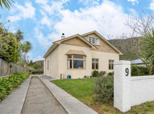 a white house with a driveway at Kurow Escapes - Holiday Home in Kurow