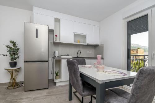 Apartments Castel L