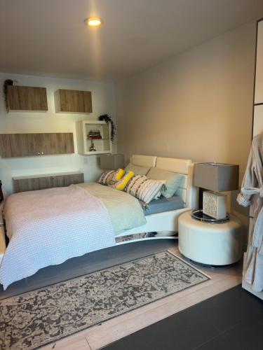 a bedroom with a large bed and a rug at One bedroom with modern kitchen, balcony with water view in Greenwich