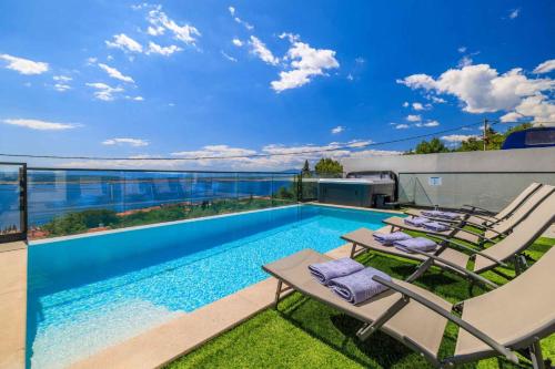 Holiday Home with Pool in Dramalj 54890
