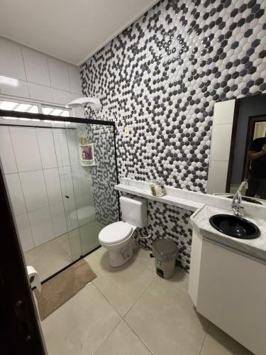 a bathroom with a toilet and a sink at CASA DE PRAIA EM PRAIA BELA PITIMBu PB in Pitimbu