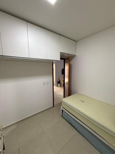 a room with a bed and cabinets in it at CASA DE PRAIA EM PRAIA BELA PITIMBu PB in Pitimbu