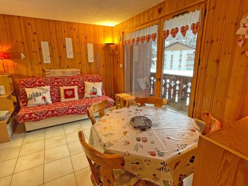 Appartement T2 central avec balcon et casier à skis - FR-1-629-154