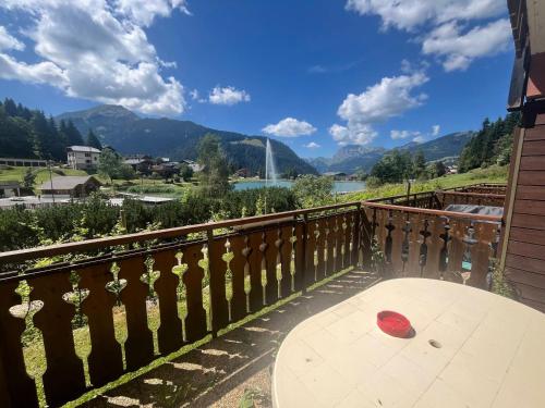 Charmant 2 pièces au bord du lac de Vonnes avec terrasse