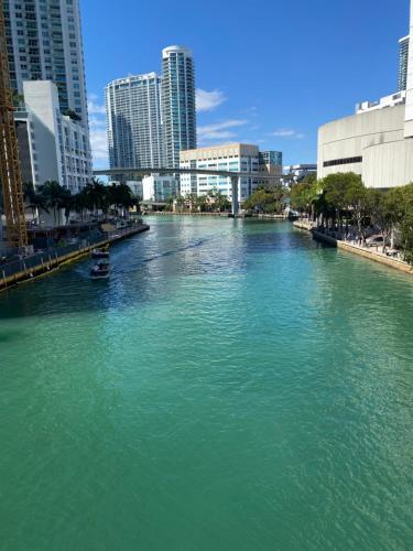 Modern Brickell Apartment Free Parking Pool and Gym photo 20