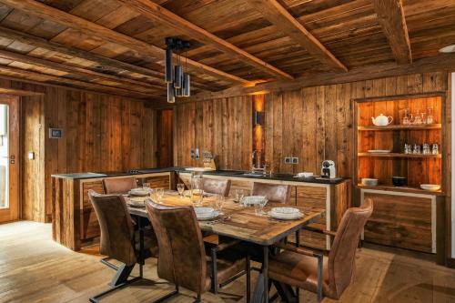 Maison du Roi Spacious Family Apartment in Chamonix Center photo 5