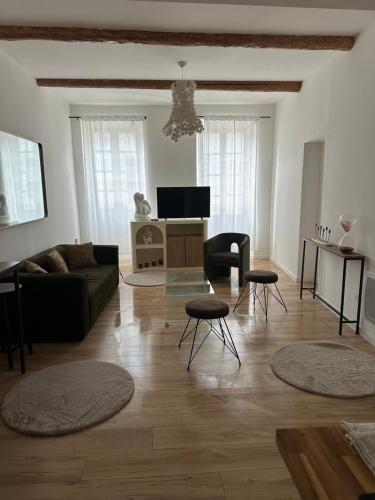 CARPENTRAS appartement 3e étage situé dans le centre historique