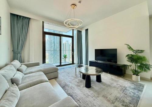 Luxurious and Spacious 2BR Burj Crown Downtown