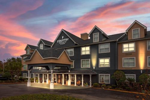 a rendering of the courtyard inn at sunset at Country Inn & Suites by Radisson, Jacksonville - Orange Park in Orange Park