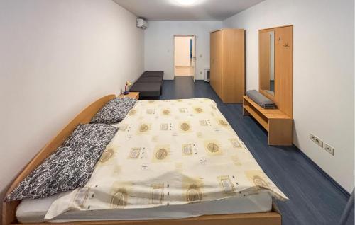 1 Bedroom Lovely Apartment In Rijeka