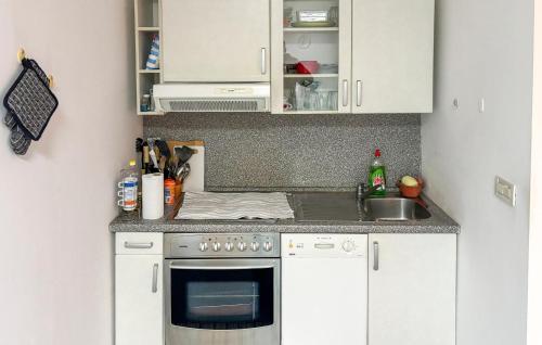 1 Bedroom Lovely Apartment In Rijeka