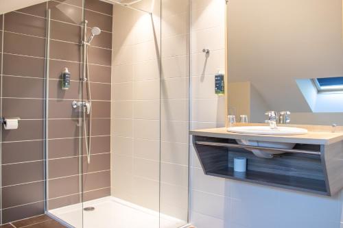 a bathroom with a shower and a sink at Brit Hotel Mâcon Centre Gare in Mâcon