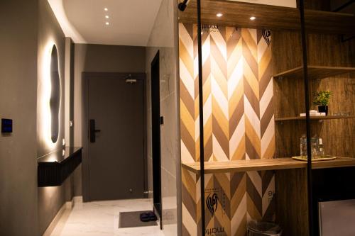 a bathroom with a hallway with a wall with geometric patterns at Metropole Hotel in Murree