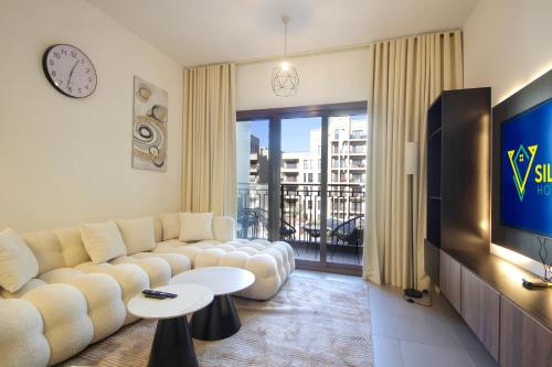 Silk Valley - Green View Oasis: Stylish 2BR in Dubai’s Town Square