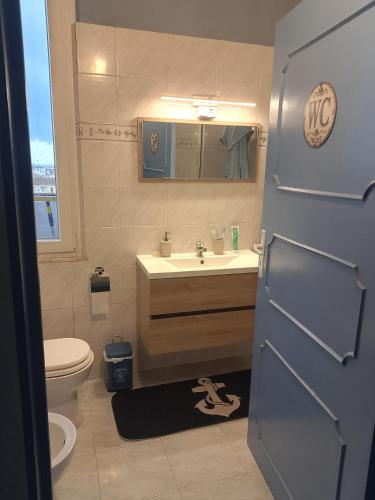 a bathroom with a sink and a toilet at TCEM camera in attico 6 no ascensore in Piombino