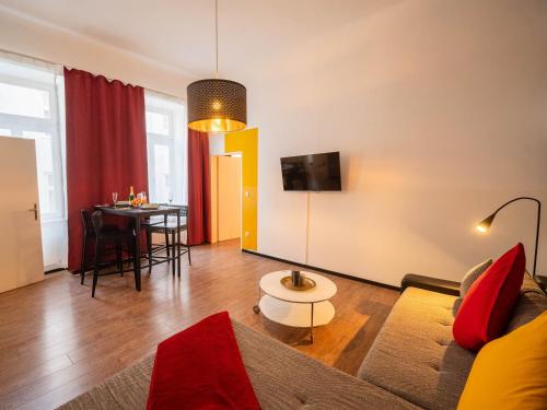 Apartment for 4 with Kitchen near Naschmarkt & U4 Metro