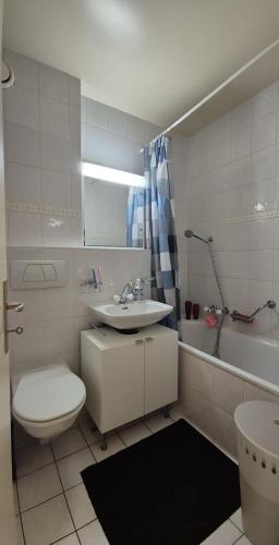 Studio en centre Ville, côté de la Gare de Champel et d l'Hopital