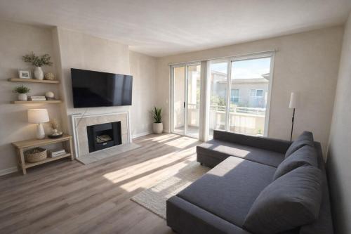 Marina Del Rey Beach Retreat w Hot Tub, Billiards & Grill photo 37
