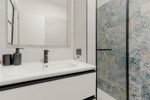 GuestHost - Bright Flat near Stazione Centrale