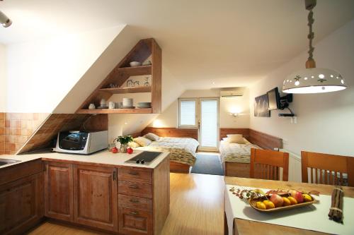 Кухня или мини-кухня в Apartments and Rooms Bernik
