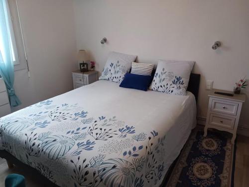 CHAMBRES Climatisées tout Confort,GARE ,WIFI, parking, avec pt dejeuner compris